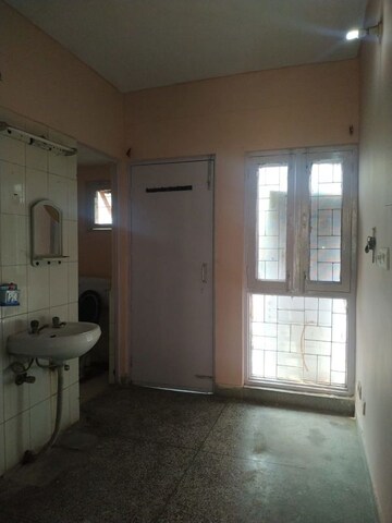 Room in 1 BHK Apartment at Jasola Vihar – for Rent