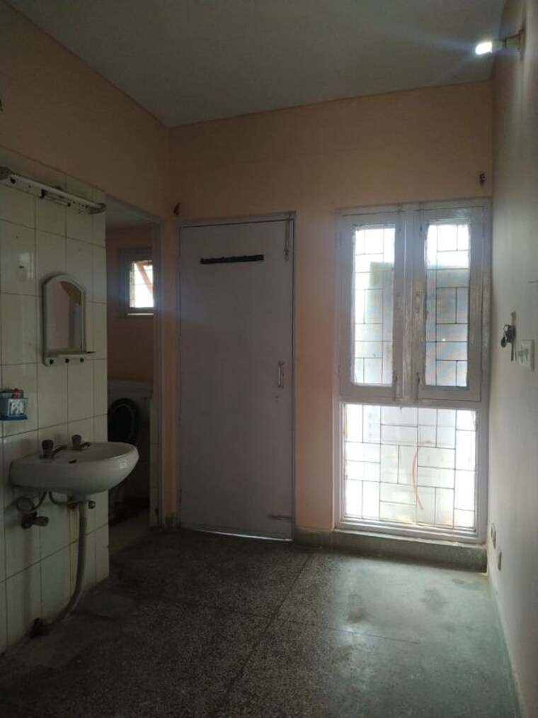 Room, jasola vihar 1 Bedroom 516 Sq.Ft. Apartment In Jasola Vihar Delhi 9774678