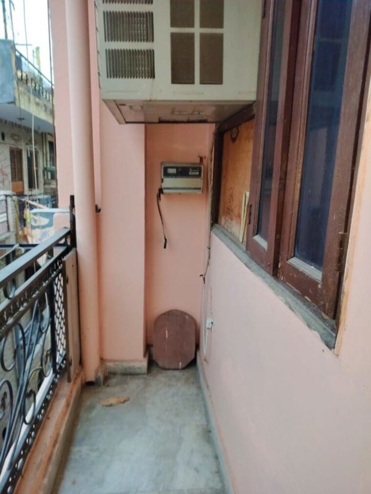 Balcony, sarita vihar 1 Bedroom 450 Sq.Ft. Apartment In Sarita Vihar Delhi 9774684