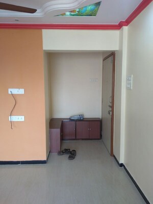 Room in 2.5 BHK Apartment at Wadhwa TW Gardens, Kandivali East – for Rent