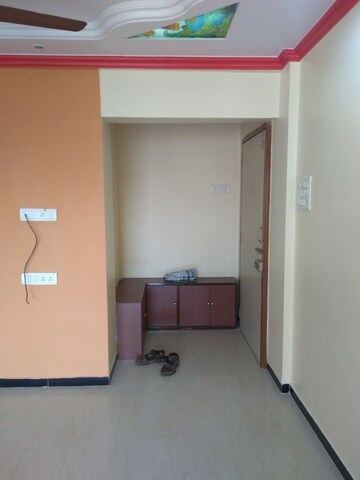 Room in 2.5 BHK Apartment at Wadhwa TW Gardens, Kandivali East – for Rent