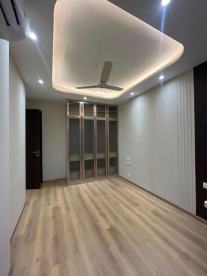 Room in 3 BHK Builder Floor at Sector 63a – for Rent