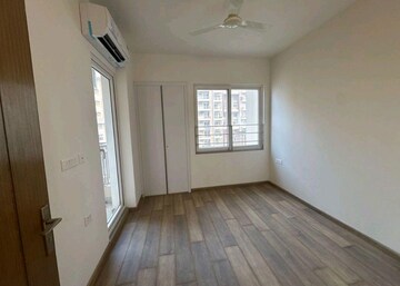 Room in 4 BHK Apartment at ABA Ivy County, Sector 75 – for Rent