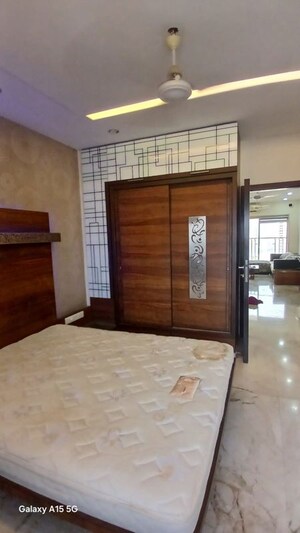 Room in 3 BHK Apartment at Kanakia Challengers, Kandivali East – for Rent