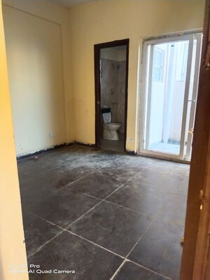 Room in 2.5 BHK Apartment at Wave City, Wave City – for Rent