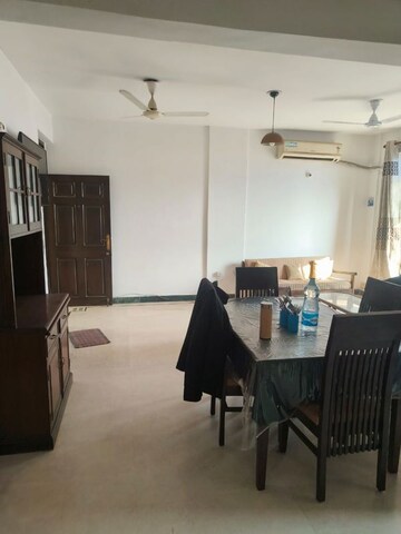 Team Area in 2 BHK Apartment at Ansal Sushant Estate, Sector 52 – for Rent