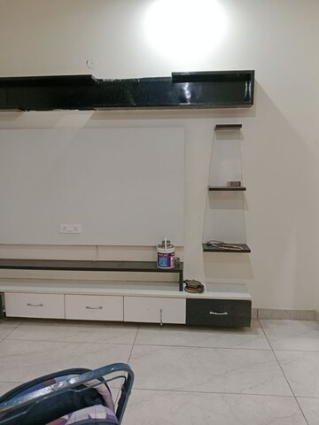 Furnished Amenities in 4 BHK Builder Floor at Sector 18 – for Rent