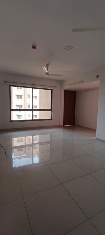 Room in 2 BHK Apartment at Kubera Gulshan, Aundh – for Rent