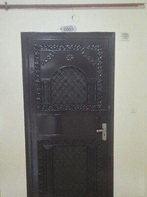 Furnished Amenities in 2 BHK Apartment at Arun Vihar Sector 37, Sector 37 – for Rent