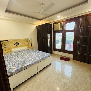 Bedroom in 2 BHK Builder Floor at Sector 52 – for Rent
