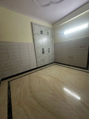 Room in 3 BHK Builder Floor at Vaishali Sector 2 – for Rent