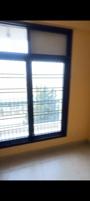 Room in 2 BHK Builder Floor at Wave Prime Floors, Wave City – for Rent