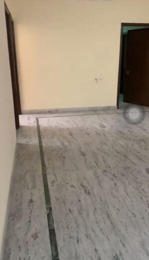 Room in 3 BHK Apartment at Mansarovar – for Rent