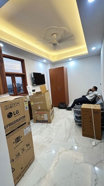 Master Bedroom in 1 BHK Builder Floor at Saket – for Rent