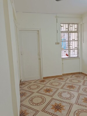 Room in 2 BHK Apartment at Andheri West – for Rent