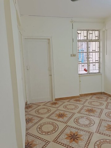 Room in 2 BHK Apartment at Andheri West – for Rent