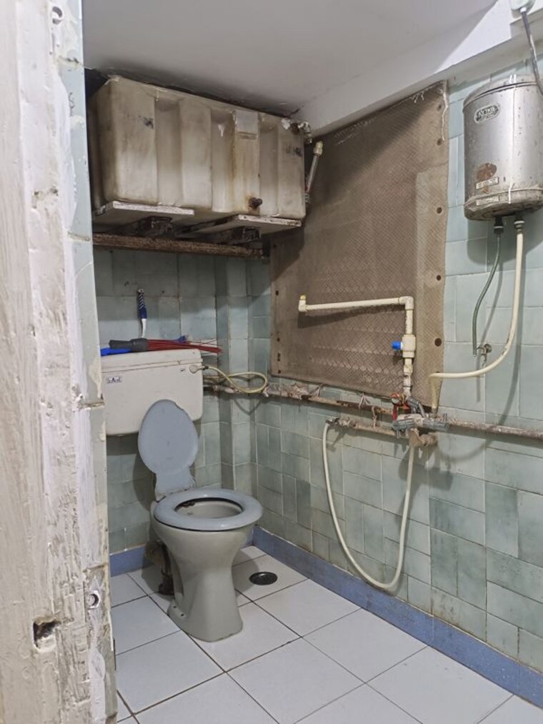 Bathroom, andheri west 2 Bedroom 675 Sq.Ft. Apartment In Andheri West Mumbai 9774900