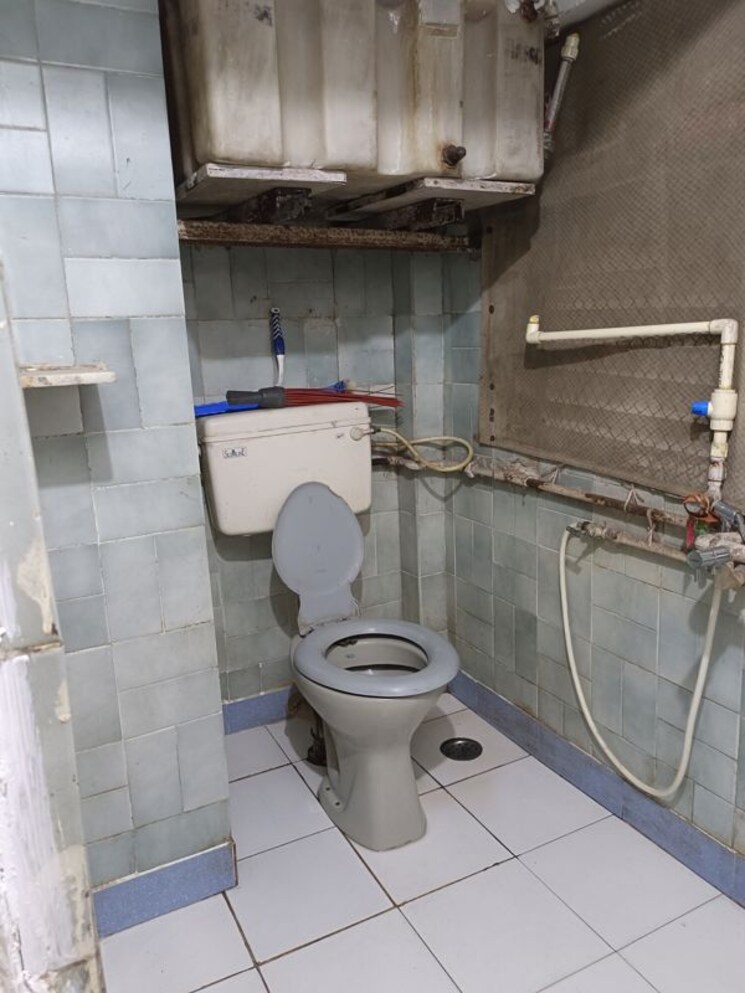 Bathroom, andheri west 2 Bedroom 675 Sq.Ft. Apartment In Andheri West Mumbai 9774900