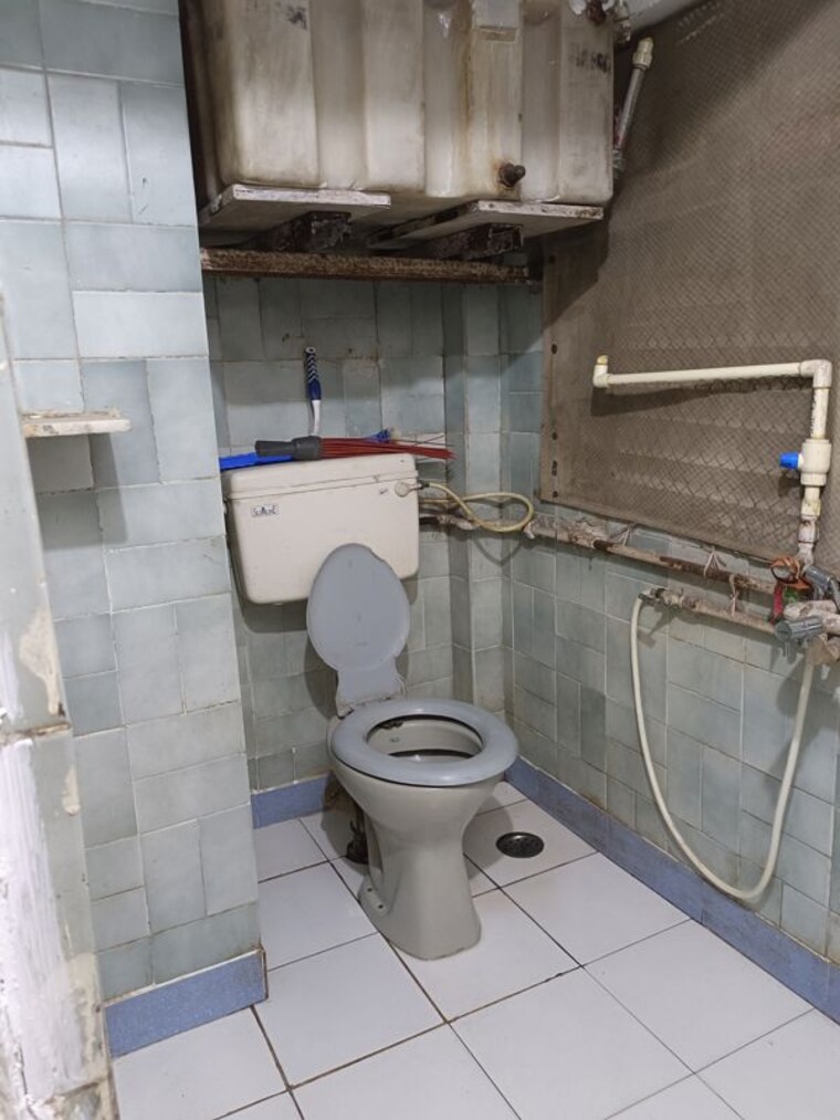 Bathroom, andheri west 2 Bedroom 675 Sq.Ft. Apartment In Andheri West Mumbai 9774900