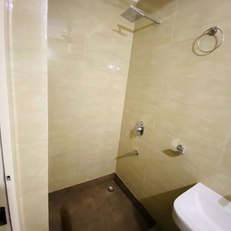 Bathroom, gautam nagar 1 Bedroom 70 Sq.Yd. Builder Floor In Gautam Nagar Delhi 9774942