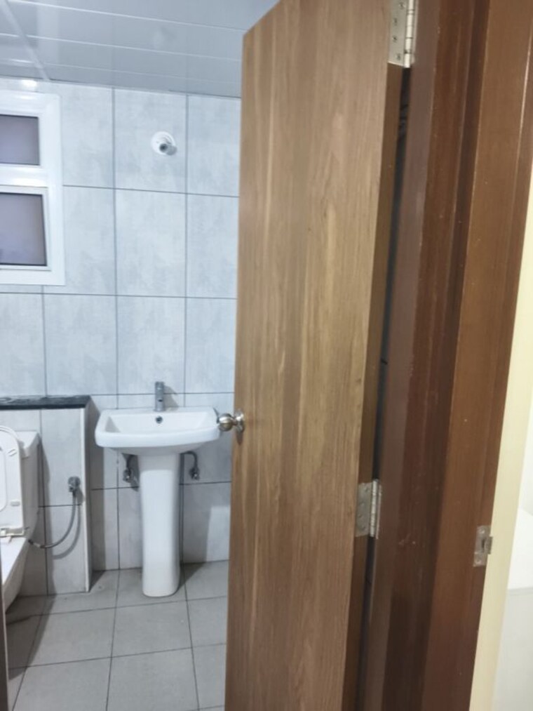 Bathroom, prestige-finsbury-park-hyde 2 Bedroom 950 Sq.Ft. Apartment In Bagaluru Bangalore 9774946