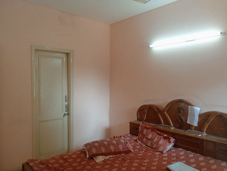 Room, saket 1 Bedroom 500 Sq.Ft. Villa In Saket Delhi 9774966