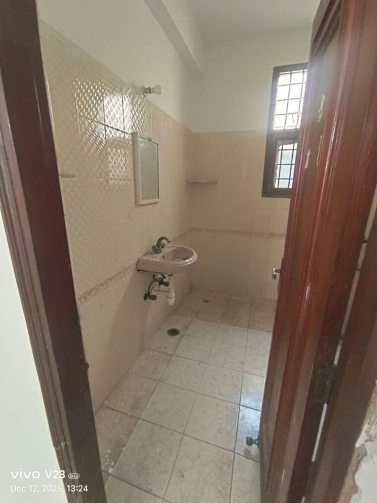 Bathroom, sector 56 2.5 Bedroom 2750 Sq.Ft. Independent House In Sector 56 Noida 9775013