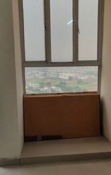 Furnished Amenities in 4 BHK Apartment at Sector 16 Greater Noida – for Rent