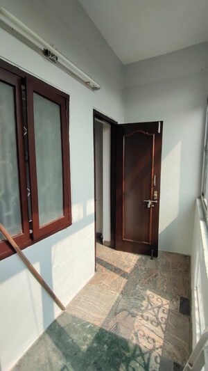 Room in 3 BHK Apartment at Begumpet – for Rent