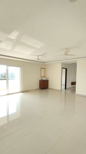 Room in 3 BHK Apartment at Begumpet – for Rent