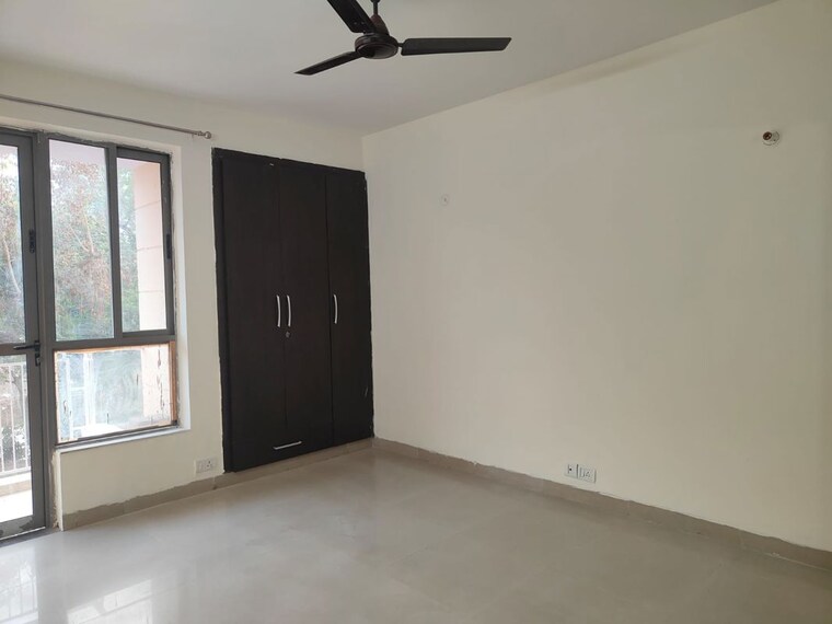 Room, unitech-uniworld-gardens-2 2 Bedroom 937 Sq.Ft. Apartment In Sector 47 Gurgaon 9775064