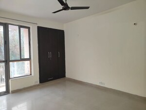 Room in 3 BHK Apartment at Raheja Teachers Apartments, Sector 31 – for Rent