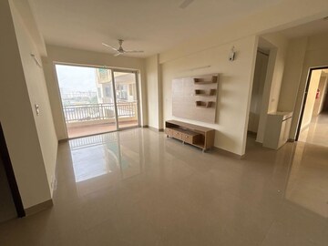 Room in 3 BHK Apartment at DLF The Skycourt, Sector 86 – for Rent