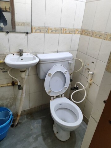 Bathroom in 2 BHK Builder Floor at RWA Apartments Sector 39, Sector 39 – for Rent