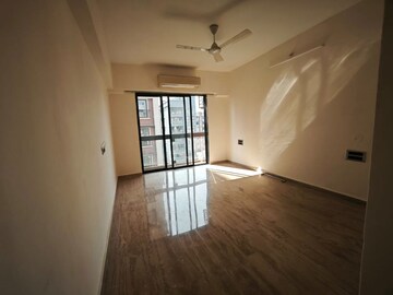 Room in 4 BHK Apartment at Shankar Vilas CHS, Chembur – for Sale