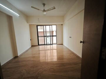 Room in 4 BHK Apartment at Shankar Vilas CHS, Chembur – for Sale