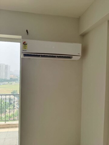 Room in 3 BHK Apartment at DLF The Skycourt, Sector 86 – for Rent