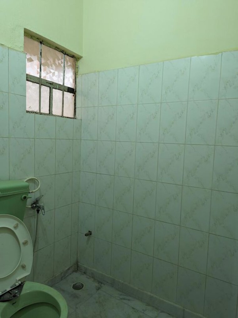 Bathroom, morabadi 4 Bedroom 1400 Sq.Ft. Apartment In Morabadi Ranchi 9775150