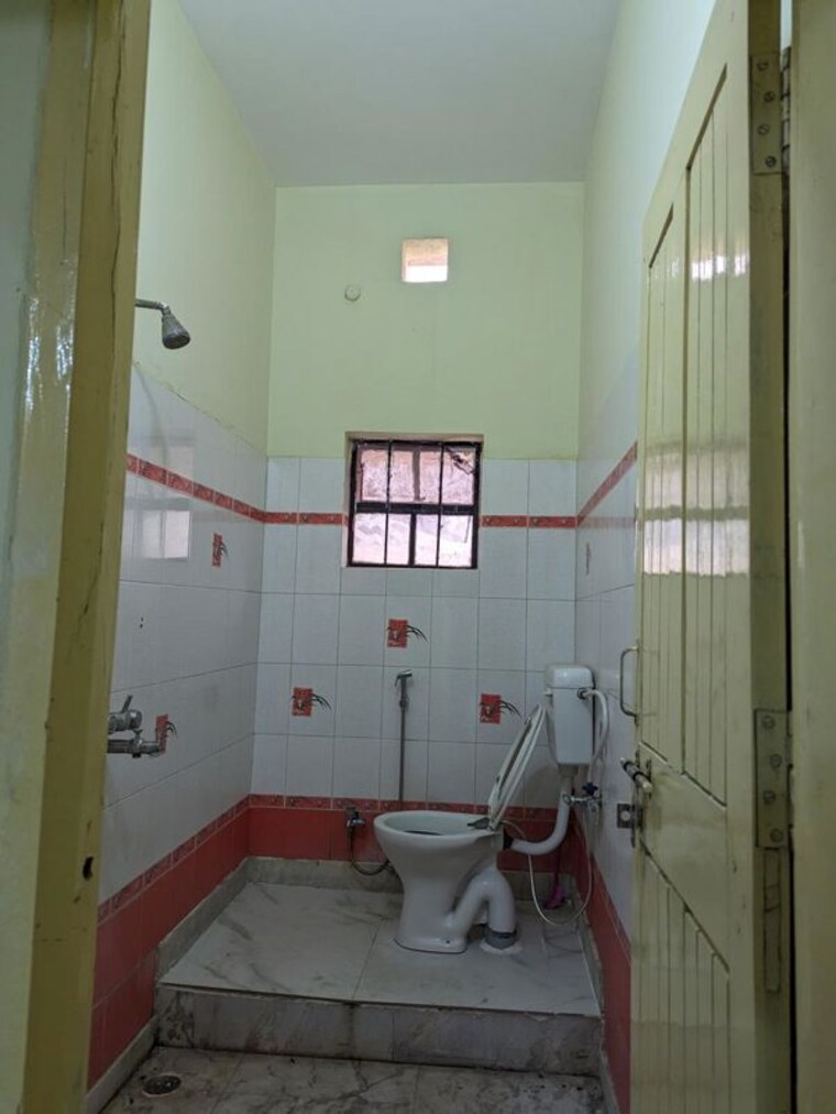 Bathroom, morabadi 4 Bedroom 1400 Sq.Ft. Apartment In Morabadi Ranchi 9775150