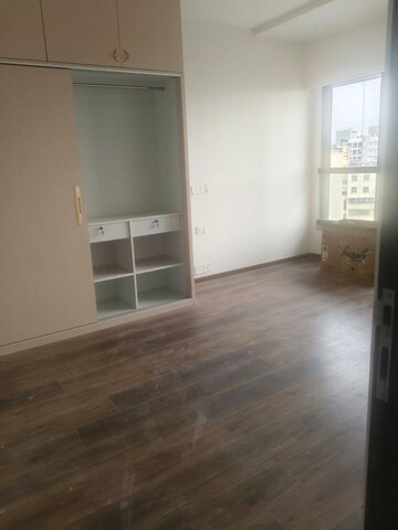 Room in 3 BHK Apartment at Adani Ten BKC, Bandra East – for Rent