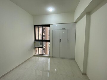 Room in 1 BHK Apartment at Lodha Crown Quality Homes, Majiwada – for Rent