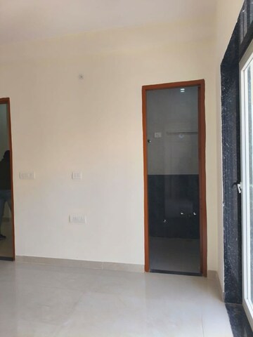 Furnished Amenities in 2.5 BHK Apartment at Unitech Ivory Towers, Sector 40 – for Sale