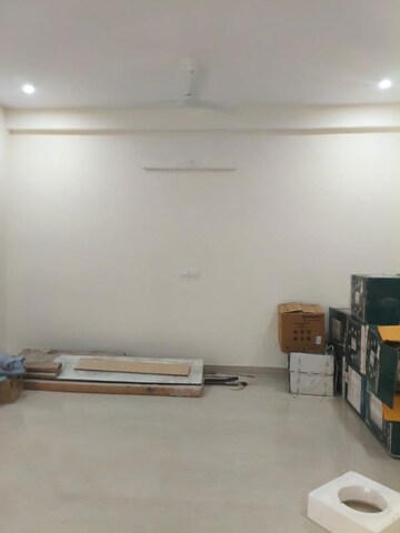 Living Room in 2.5 BHK Apartment at Unitech Ivory Towers, Sector 40 – for Sale