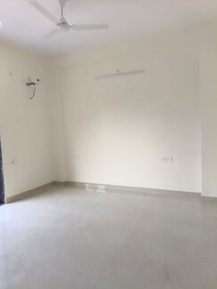 2.5 BHK + Servant Room Apartment For Sale in Unitech Ivory Towers