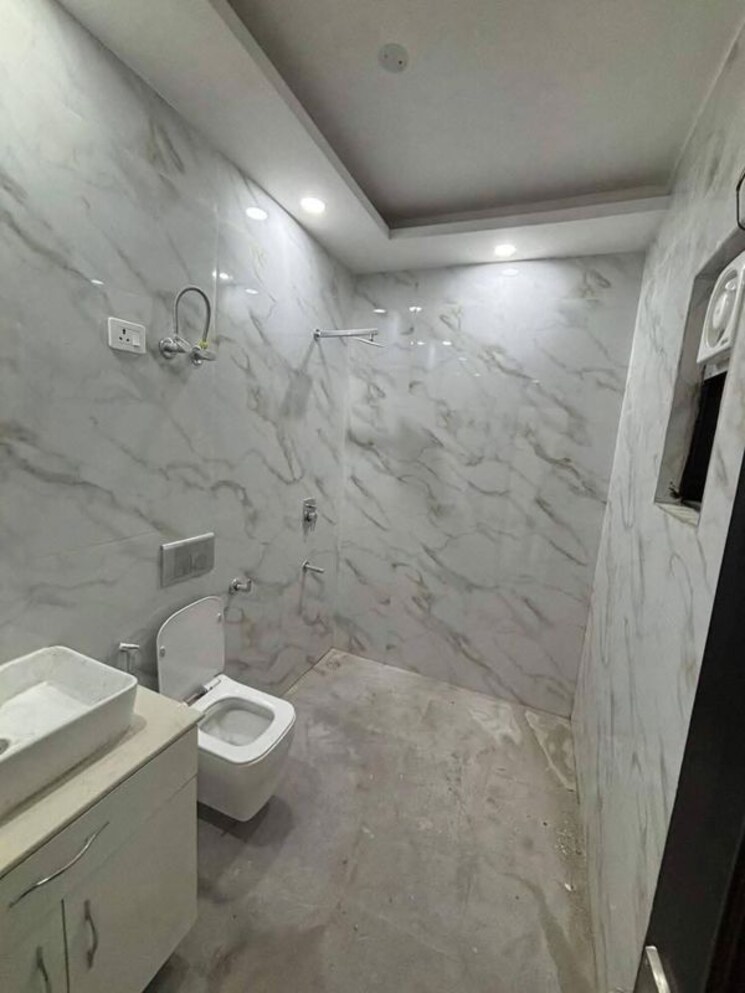 Bathroom, saket 2 Bedroom 900 Sq.Ft. Apartment In Saket Delhi 9775362