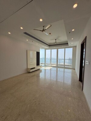 Room in 4 BHK Builder Floor at DLF City Phase IV, Dlf Phase iv – for Sale