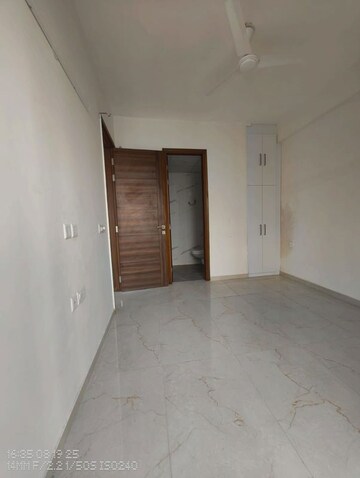 Room in 3.5 BHK Apartment at M3M Soulitude, Sector 89 – for Rent
