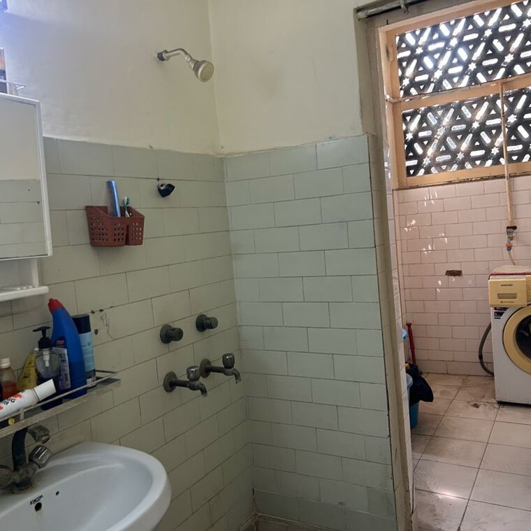 Bathroom, rwa-jalvayu-vihar-noida 3 Bedroom 1550 Sq.Ft. Apartment In Sector 25 Noida 9775460