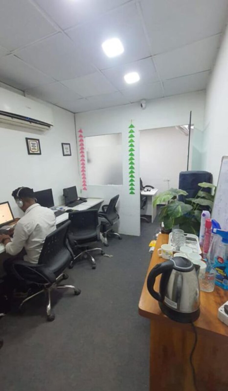 Team Area, sector 63 Commercial Office Space 350 Sq.Ft. In Sector 63 Noida 9775556