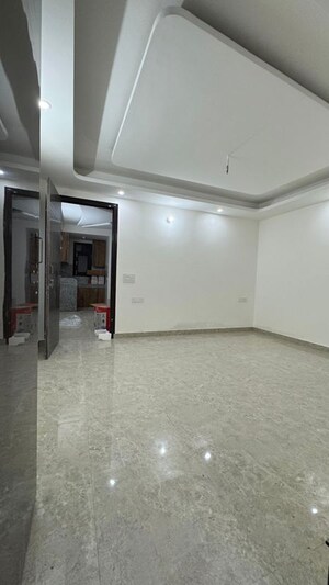 Room in 1 BHK Builder Floor at Chattarpur – for Rent